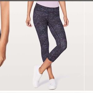 Lululemon Wunder Under Crop (Hi-Rise) 21"
Crystalline Multi size 6 like new -y2k